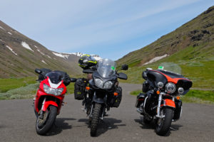 Island - tre ulike motorsykler på tur